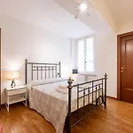 Guesthost - Large In The Historic Center Of Апартаменты Парма