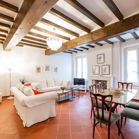 Guesthost - Large In The Historic Center Of Apartmán