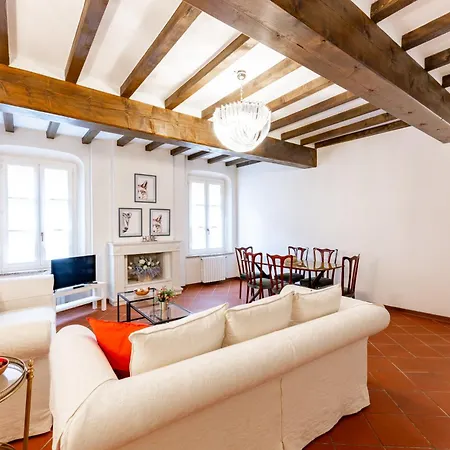Guesthost - Large In The Historic Center Of Apartmán *