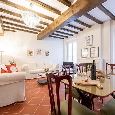 Apartmán Guesthost - Large In The Historic Center Of
