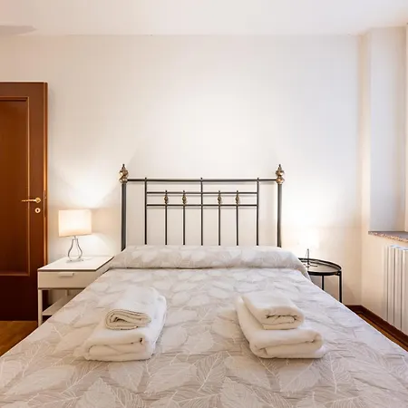 Large In The Historic Center Of * بارما