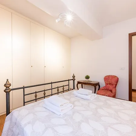 Apartmán Guesthost - Large In The Historic Center Of Parma