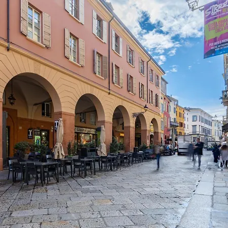 Large In The Historic Center Of Appartamento Parma
