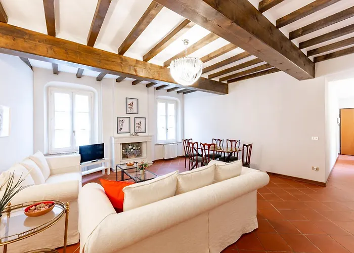 Large In The Historic Center Of شقة *